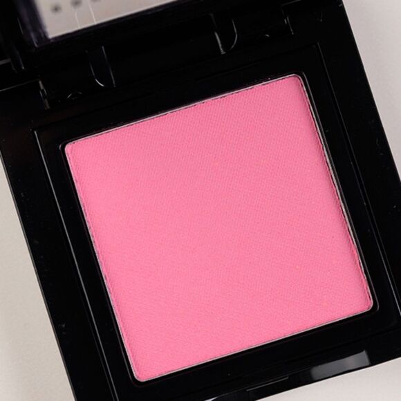Bobbi Brown Blush in Pretty Pink Pink (cool toned medium dark pink) - Picture 3 of 13